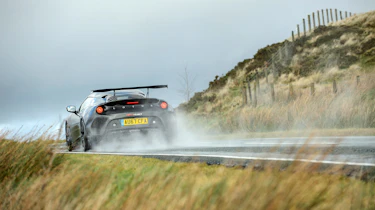 Porsche 911 GT3 vs Lotus GT430 - rear