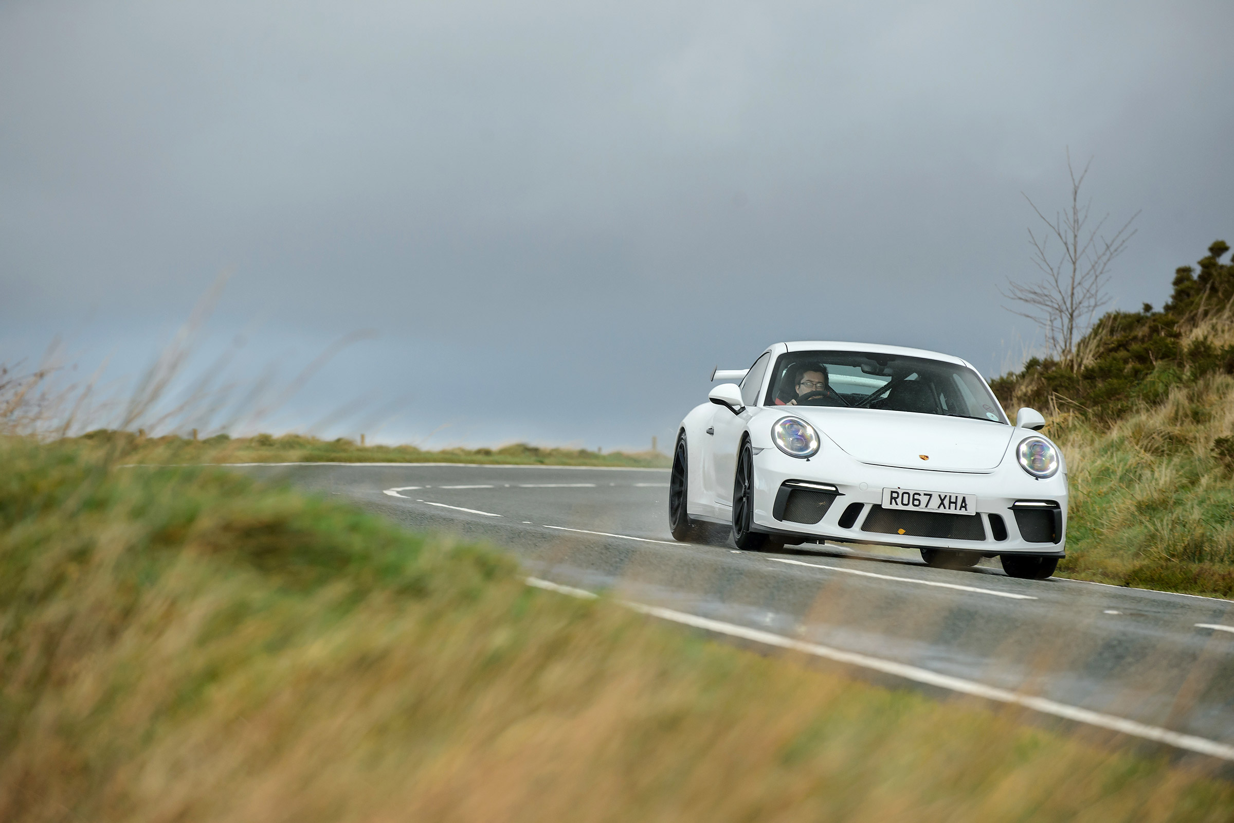 Porsche 911 GT3 vs Lotus GT430 - front