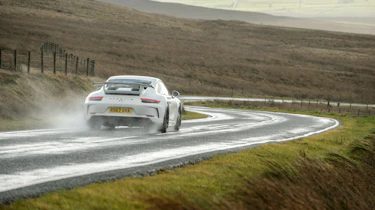Porsche 911 GT3 vs Lotus GT430 - rear