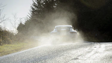 Porsche 911 GT3 vs Lotus GT430 - rear