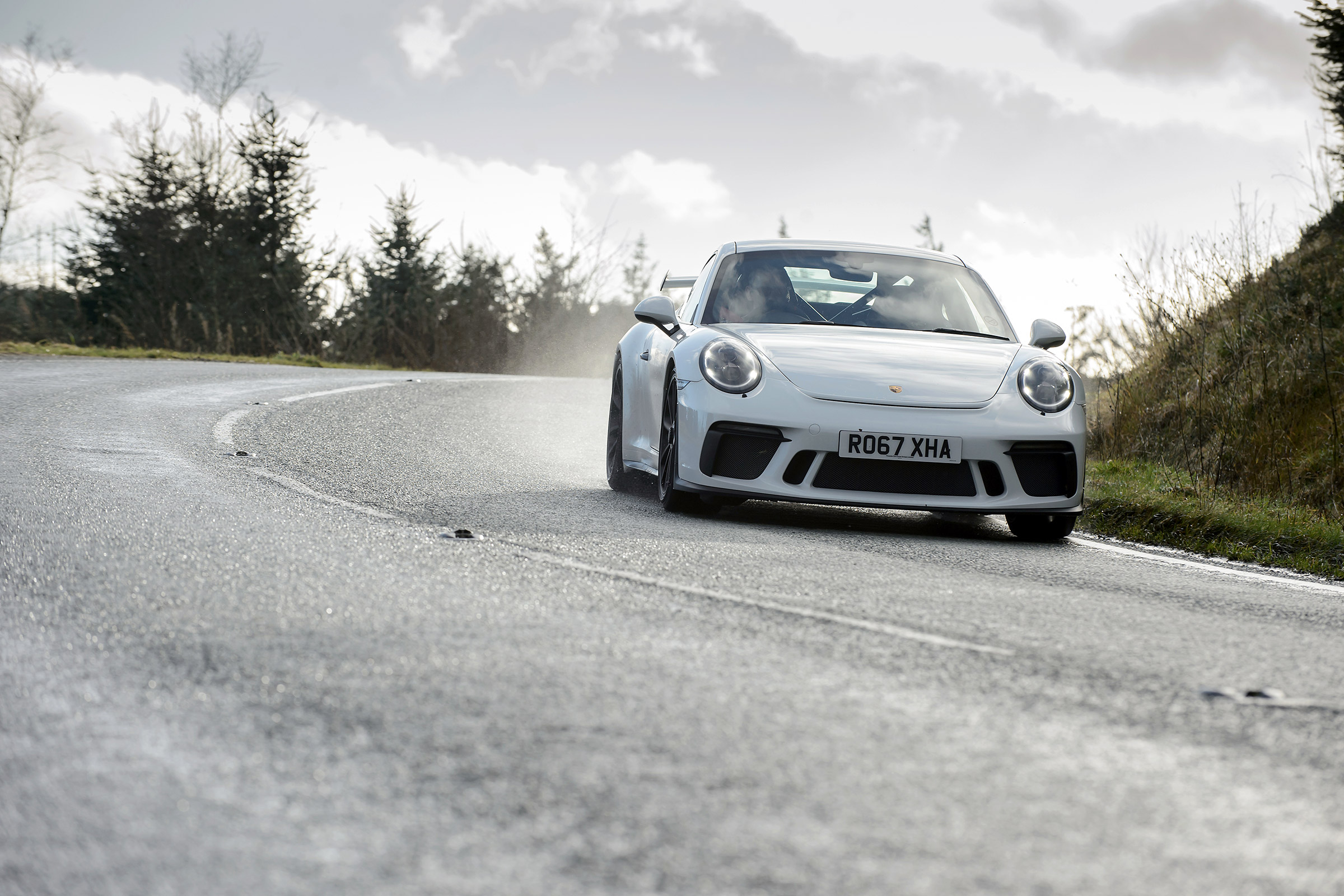 Porsche 911 GT3 vs Lotus GT430 - front