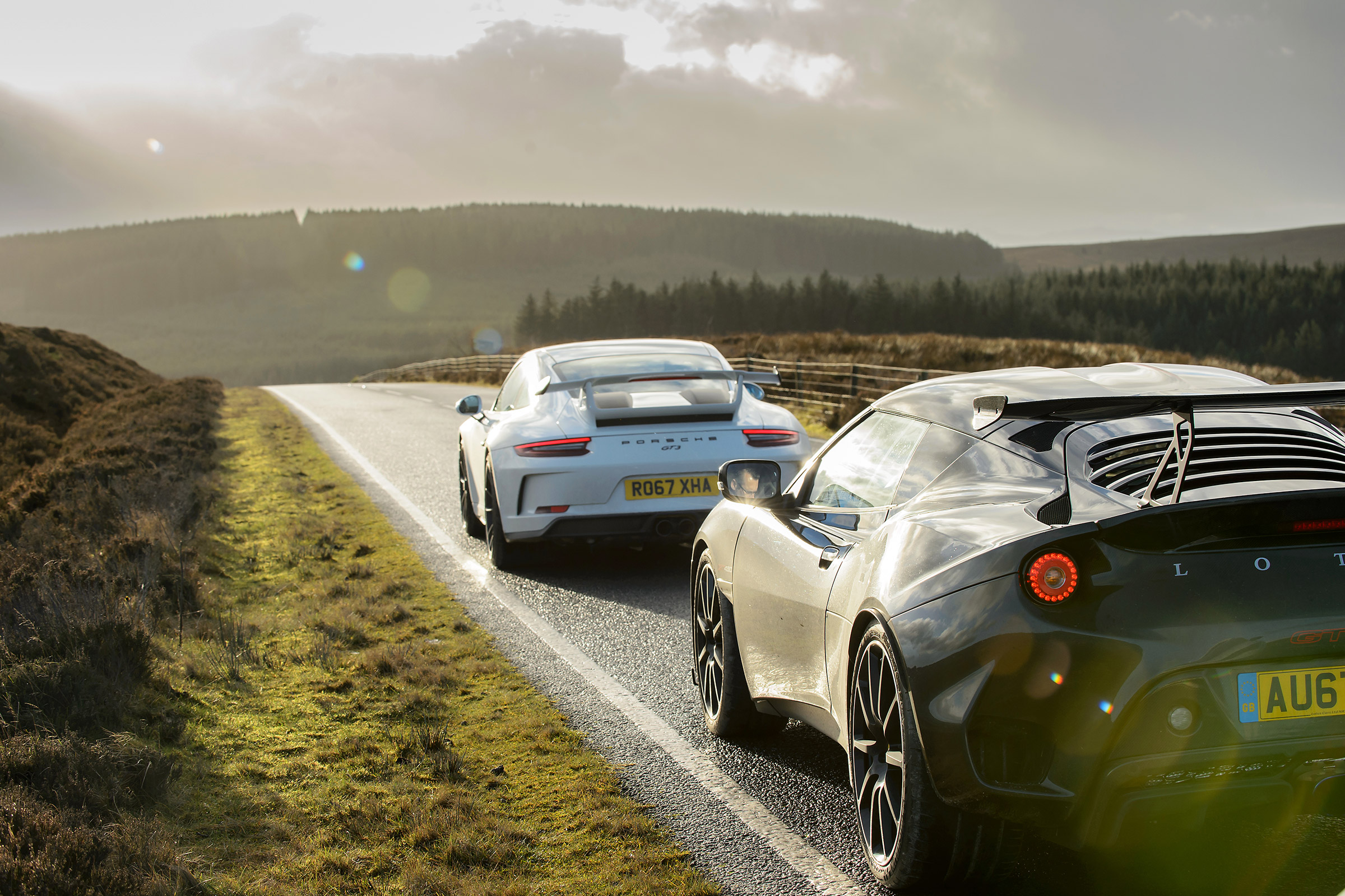 Porsche 911 GT3 vs Lotus GT430 - rear