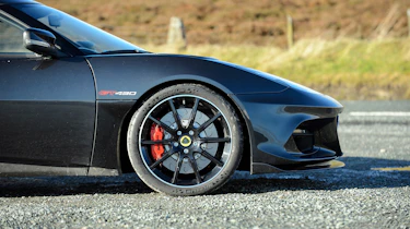 Porsche 911 GT3 vs Lotus GT430 - wheels