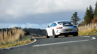 Porsche 911 GT3 vs Lotus GT430 - slide