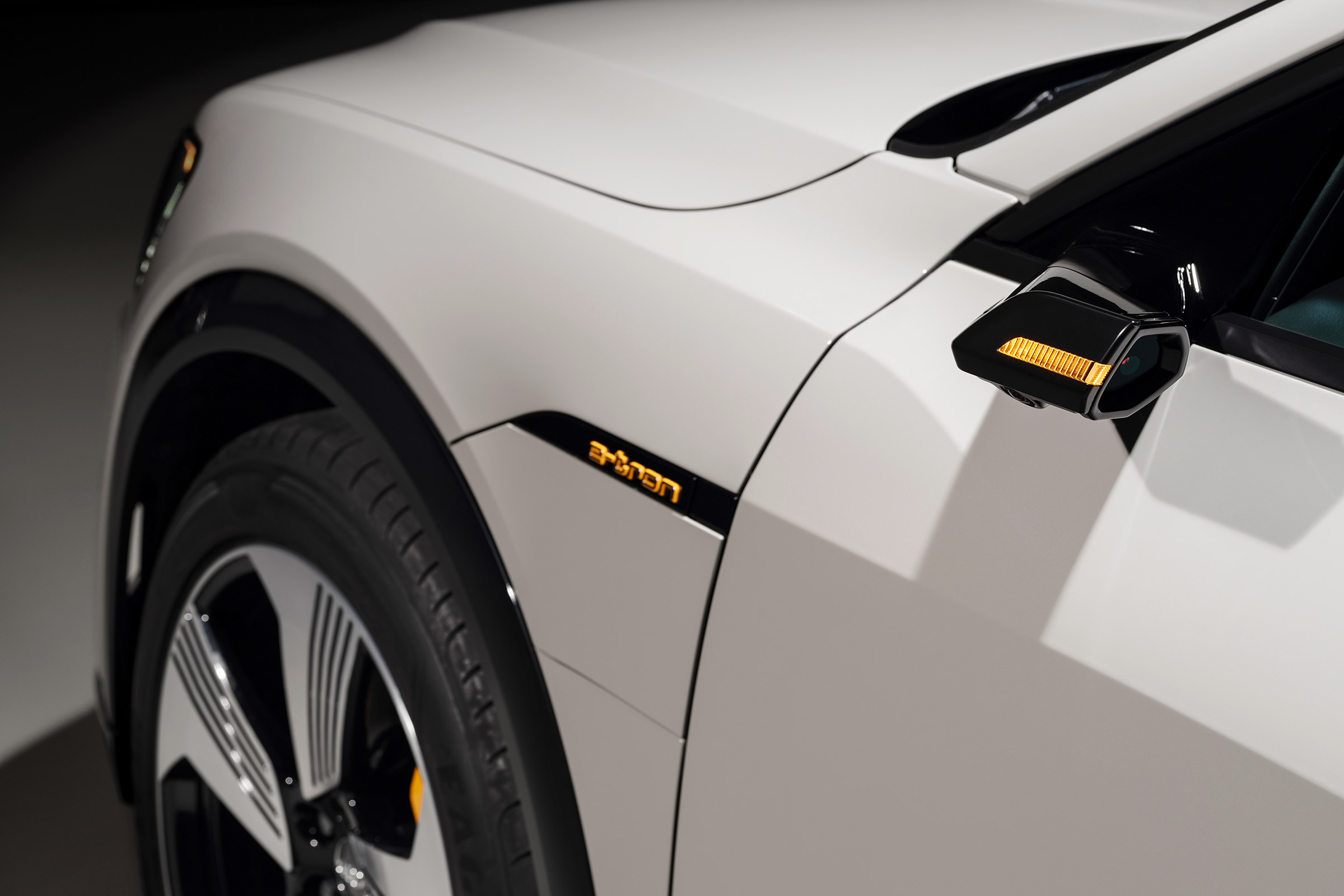 Audi e-Tron - front