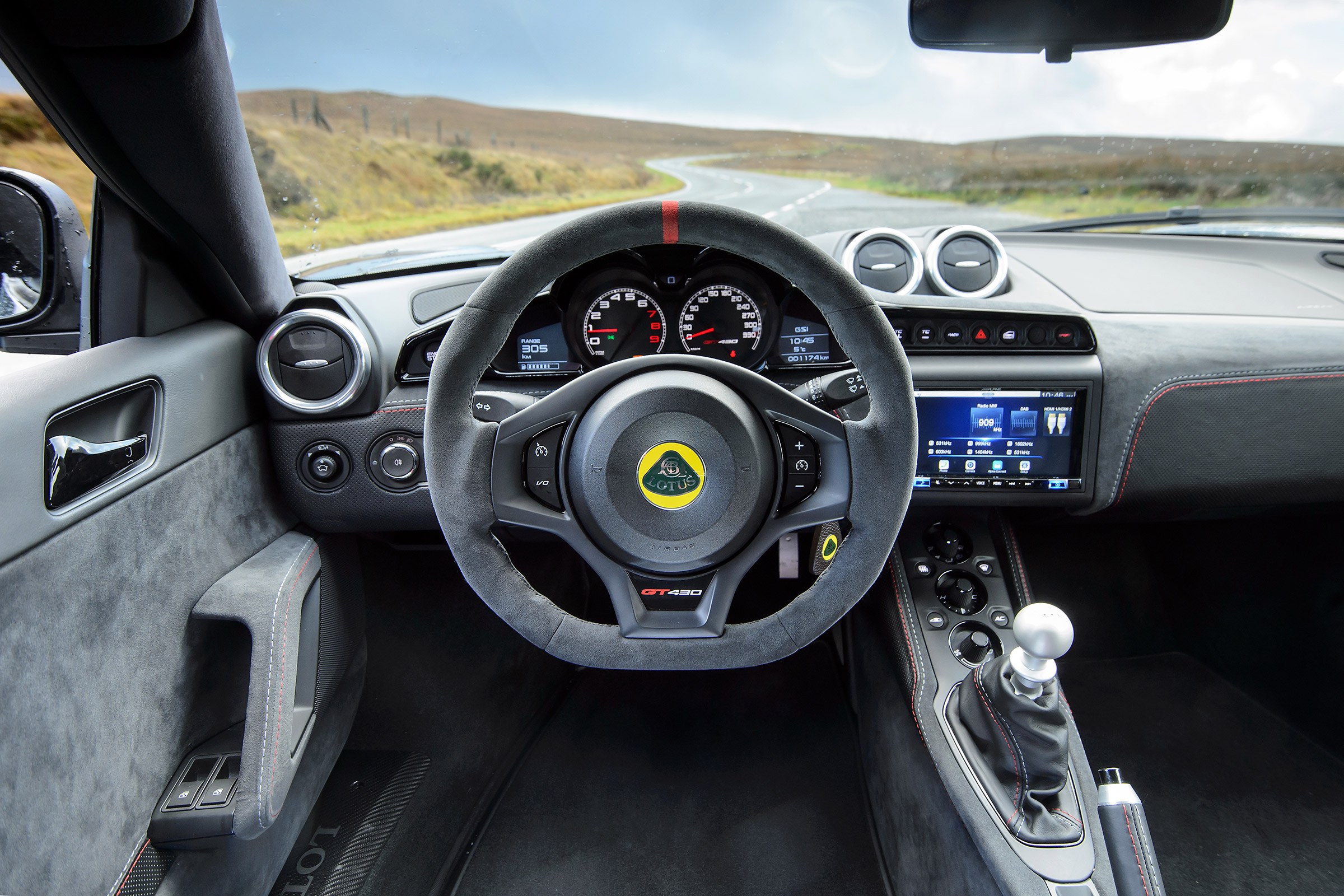 Porsche 911 GT3 vs Lotus GT430 - lotus interior
