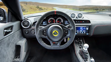 Porsche 911 GT3 vs Lotus GT430 - lotus interior