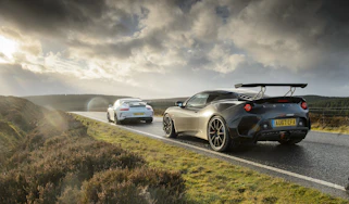 Porsche 911 GT3 vs Lotus GT430 - header