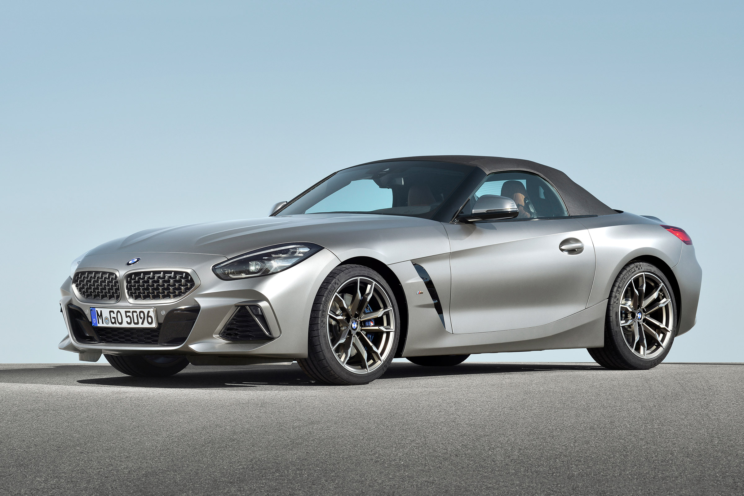 BMW Z4 M40i silver - front quarter