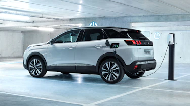 Peugeot 3008 Hybrid4 - rear quarter