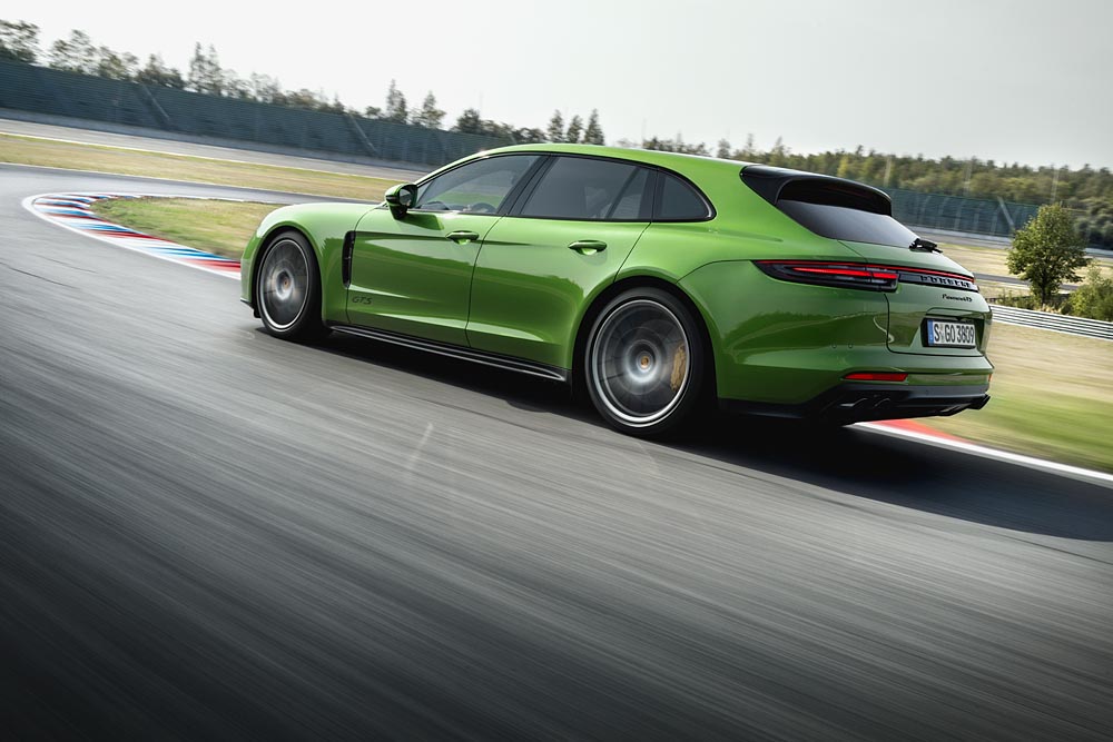 2018 Porsche Panamera GTS sport turismo