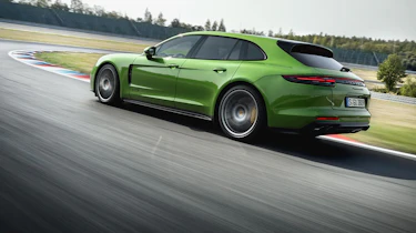 2018 Porsche Panamera GTS sport turismo