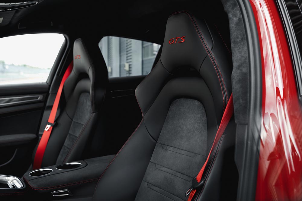 2018 Porsche Panamera GTS seats