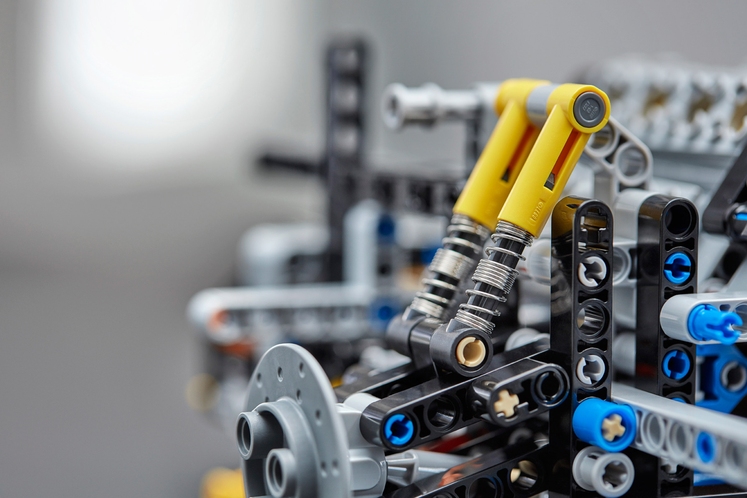 Bugatti Lego header suspension