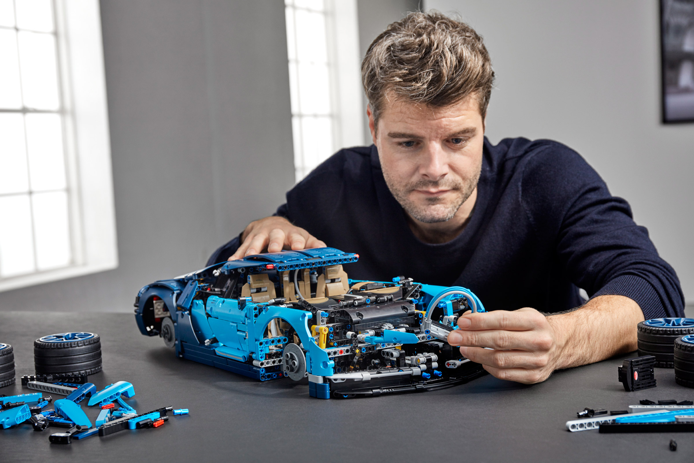 Bugatti Lego header building