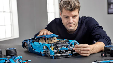 Bugatti Lego header building