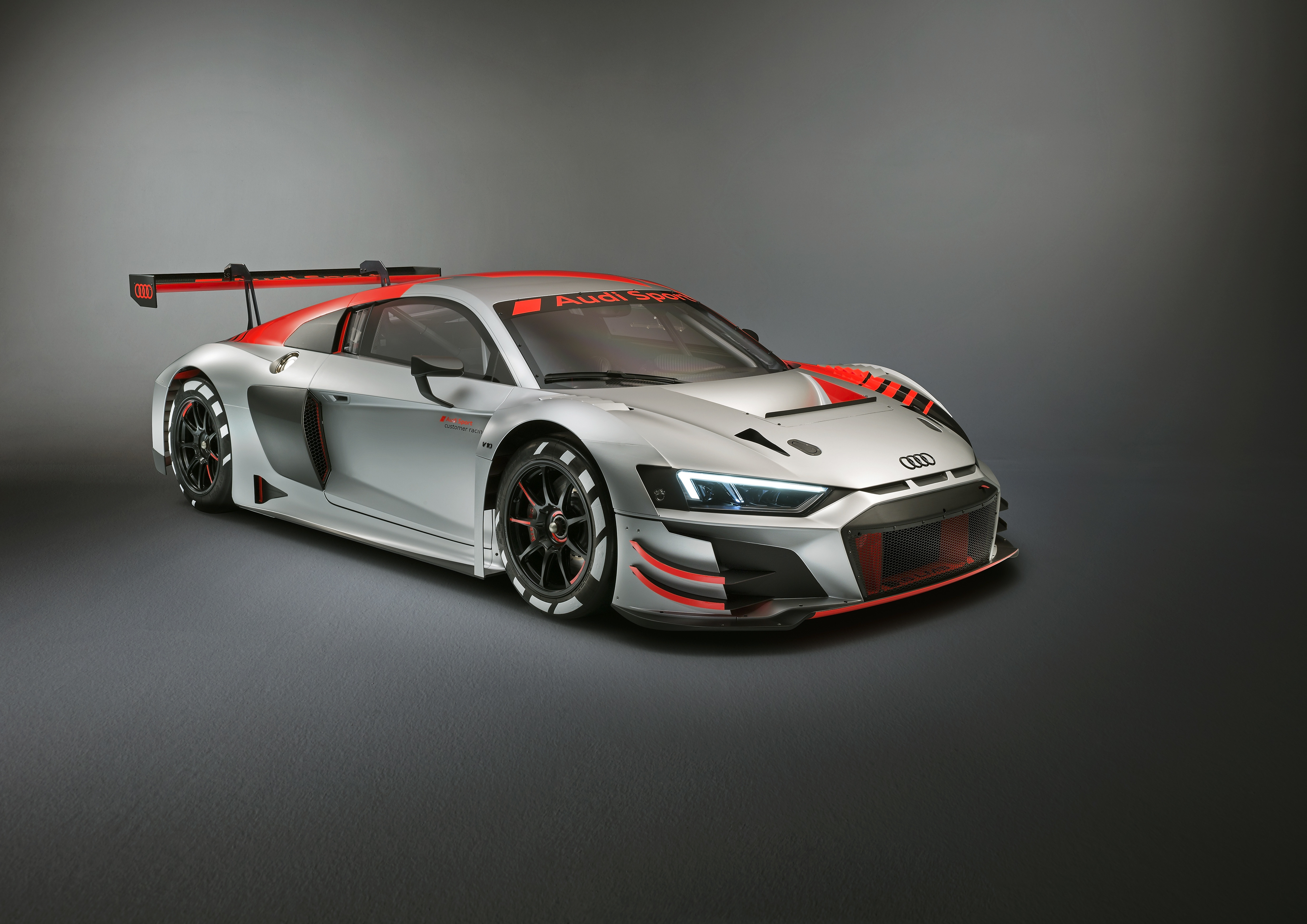 Audi 2018 R8 LMS front quarter - 