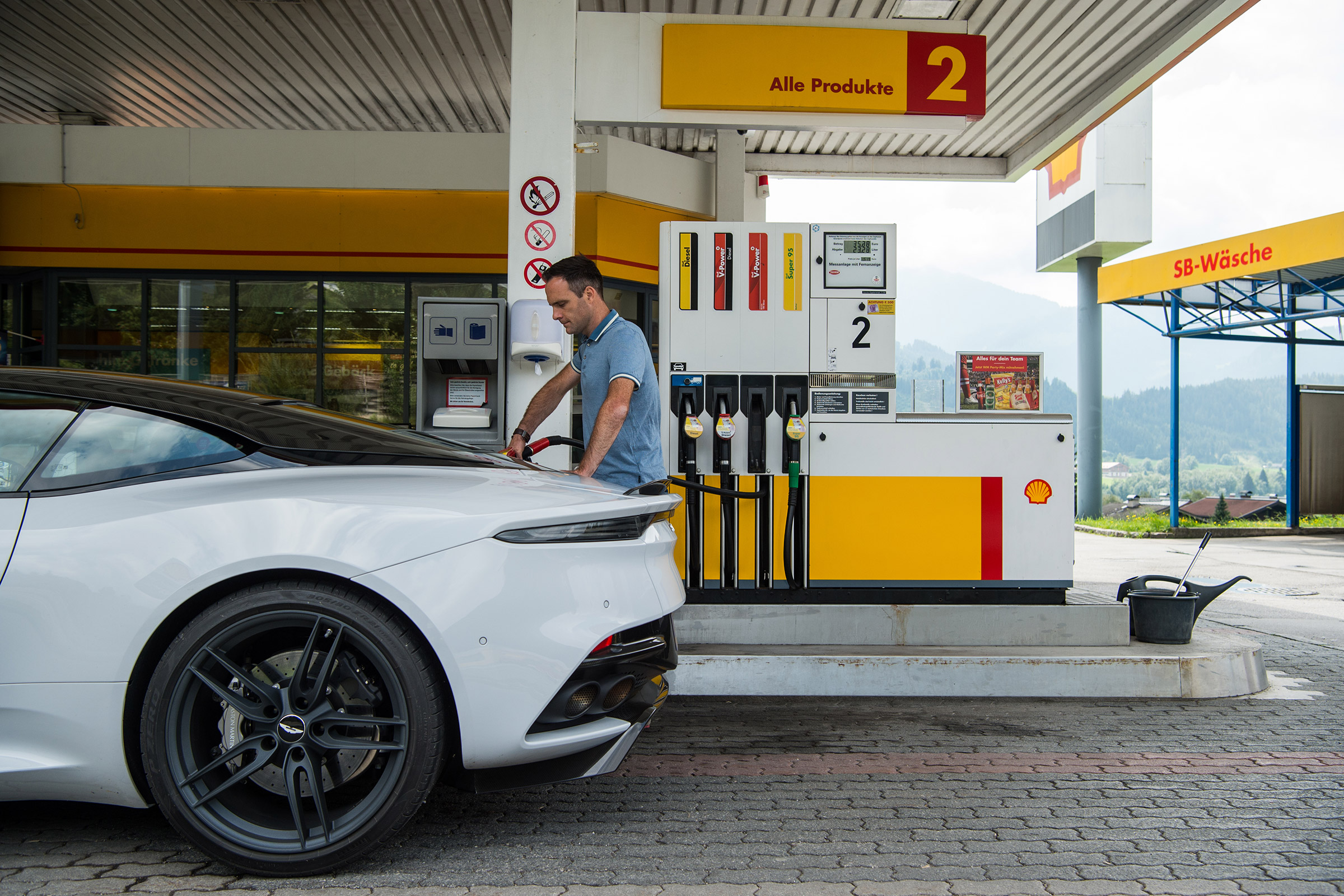 Aston Martin DBS Superleggera drive - FUEL