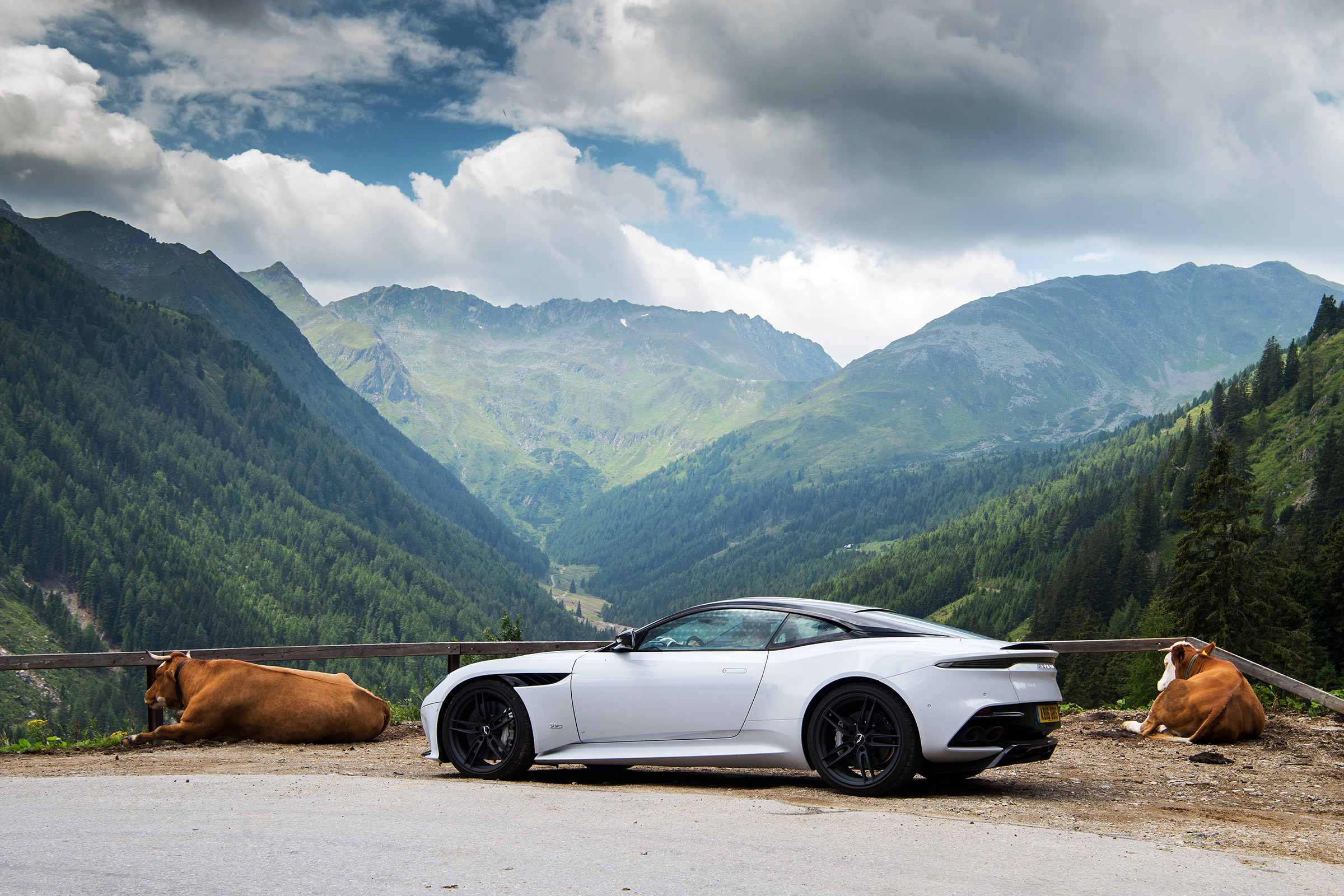 Aston Martin DBS Superleggera drive - static