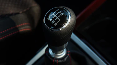 Suzuki Swift Sport - gear lever