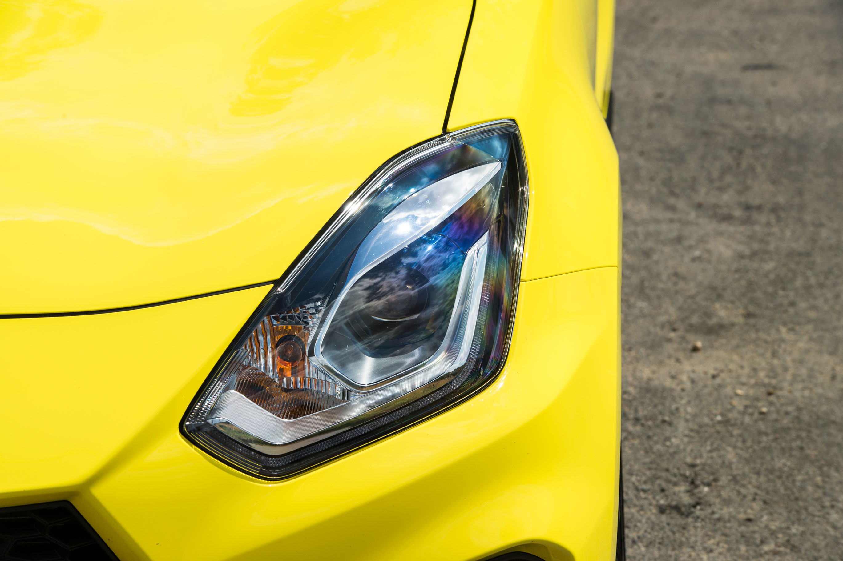 Suzuki Swift Sport - headlight