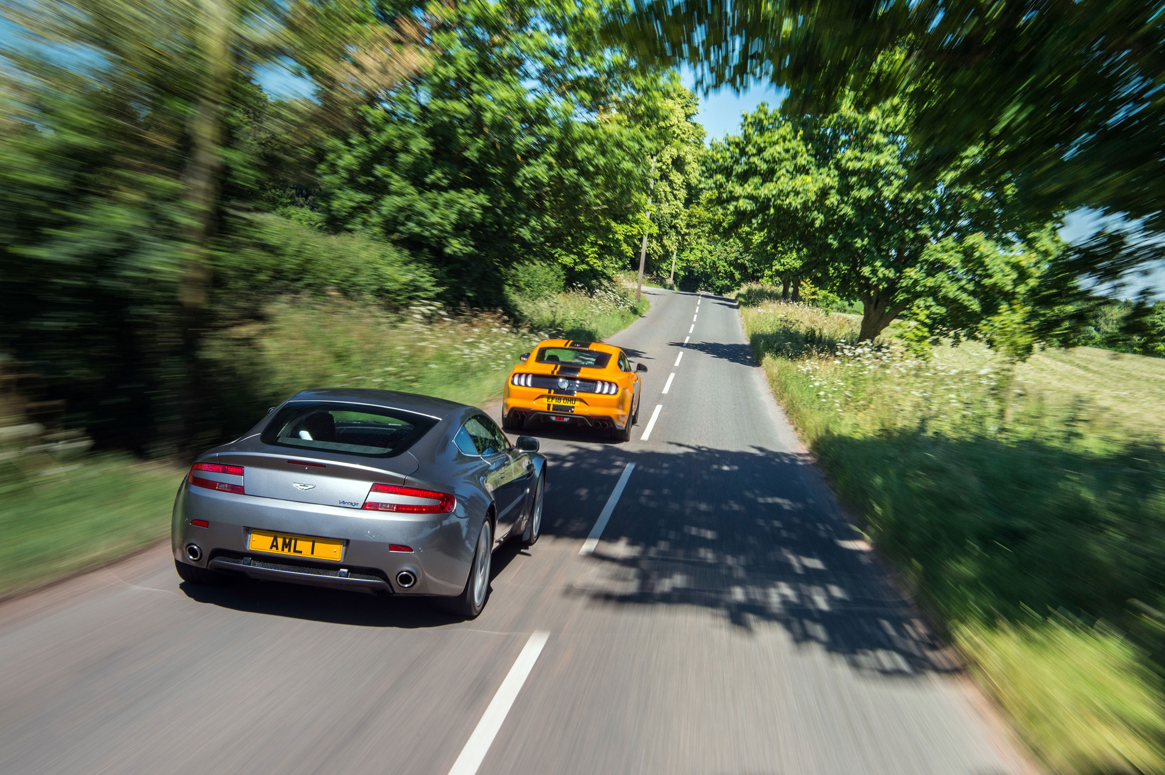 Ford Mustang 5.0 V8 GT v Aston Martin V8 Vantage