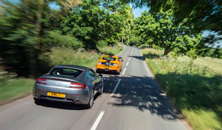 Ford Mustang 5.0 V8 GT v Aston Martin V8 Vantage