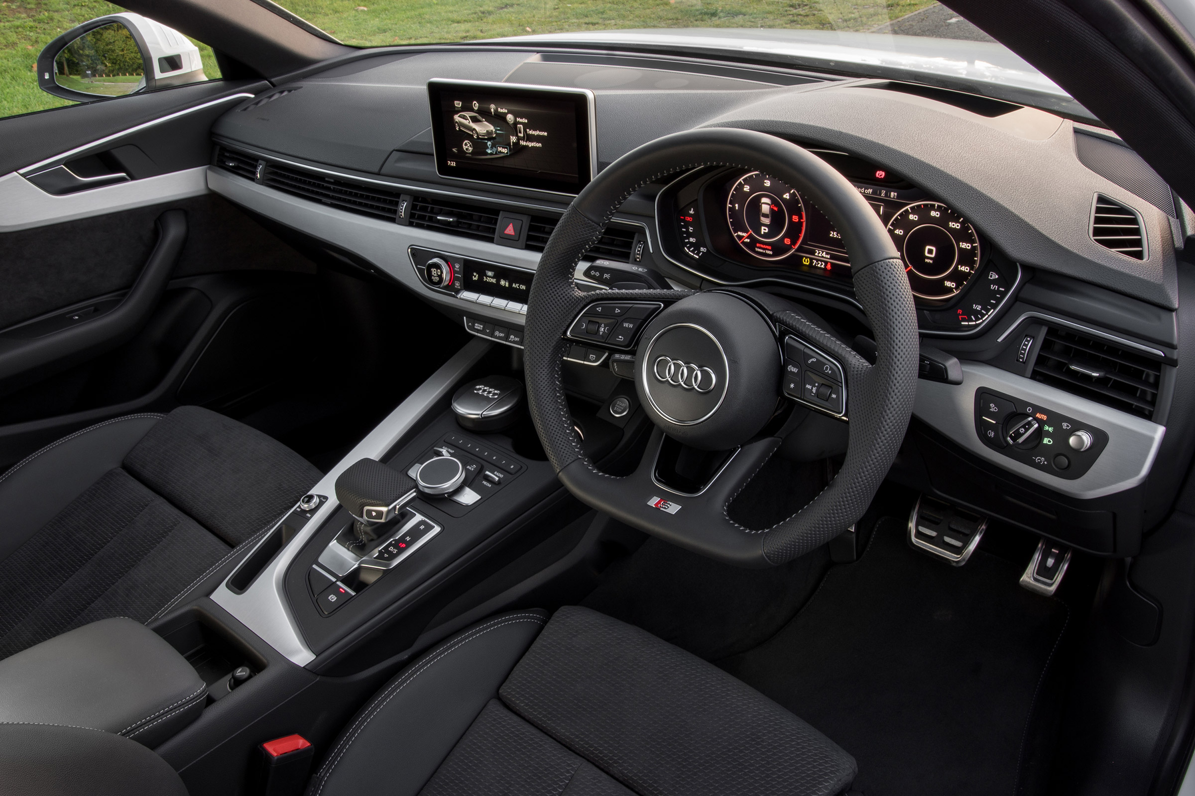Audi A4 Avant - interior