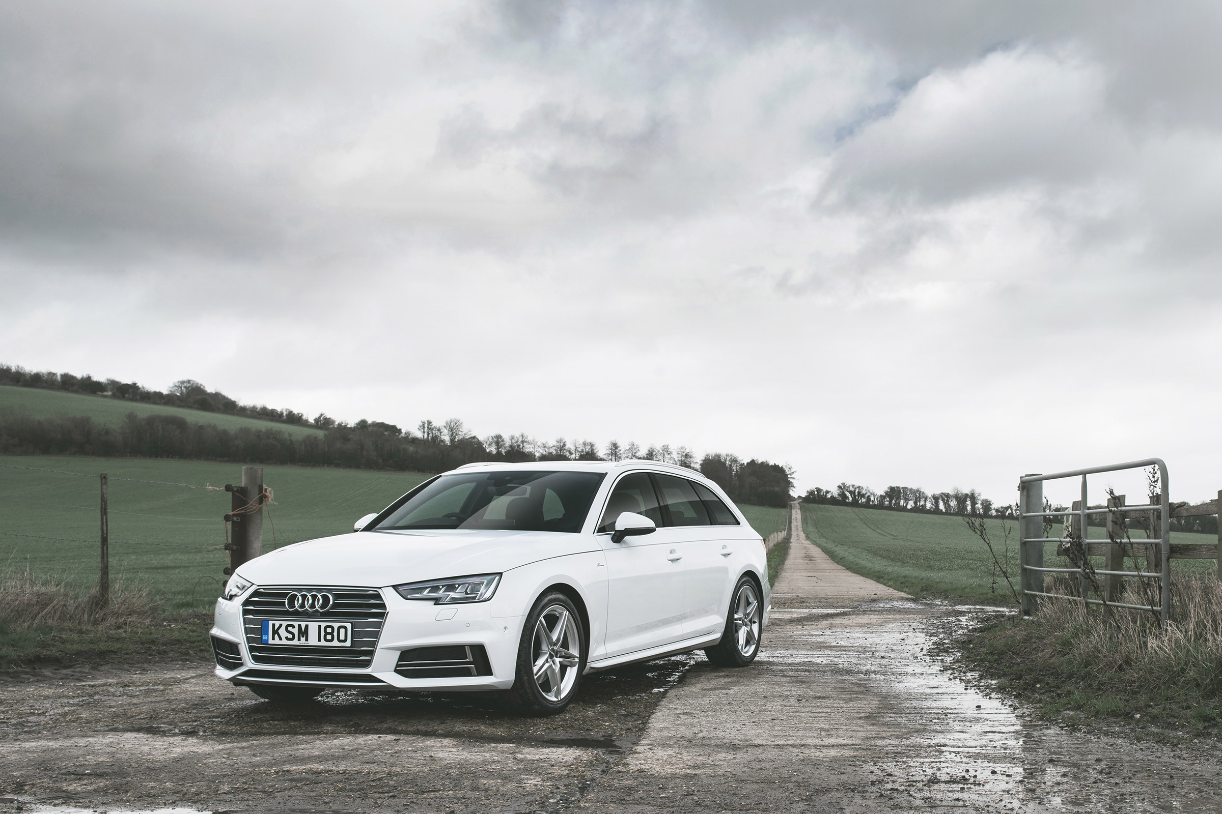 Audi A4 Avant - front