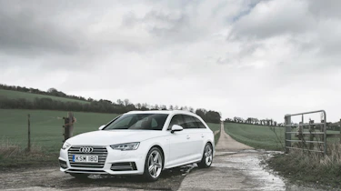 Audi A4 Avant - front
