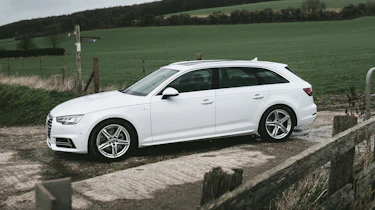 Audi A4 Avant - side