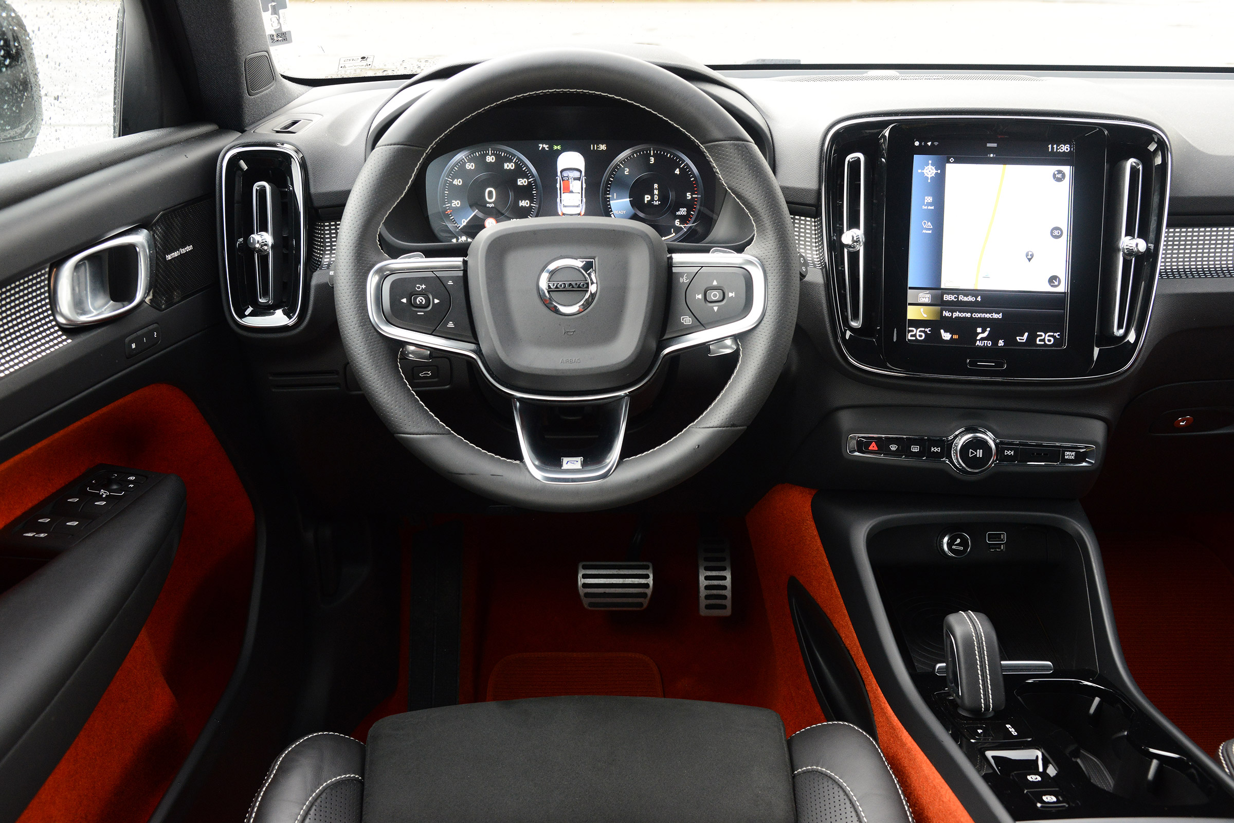 Volvo XC40 - dash