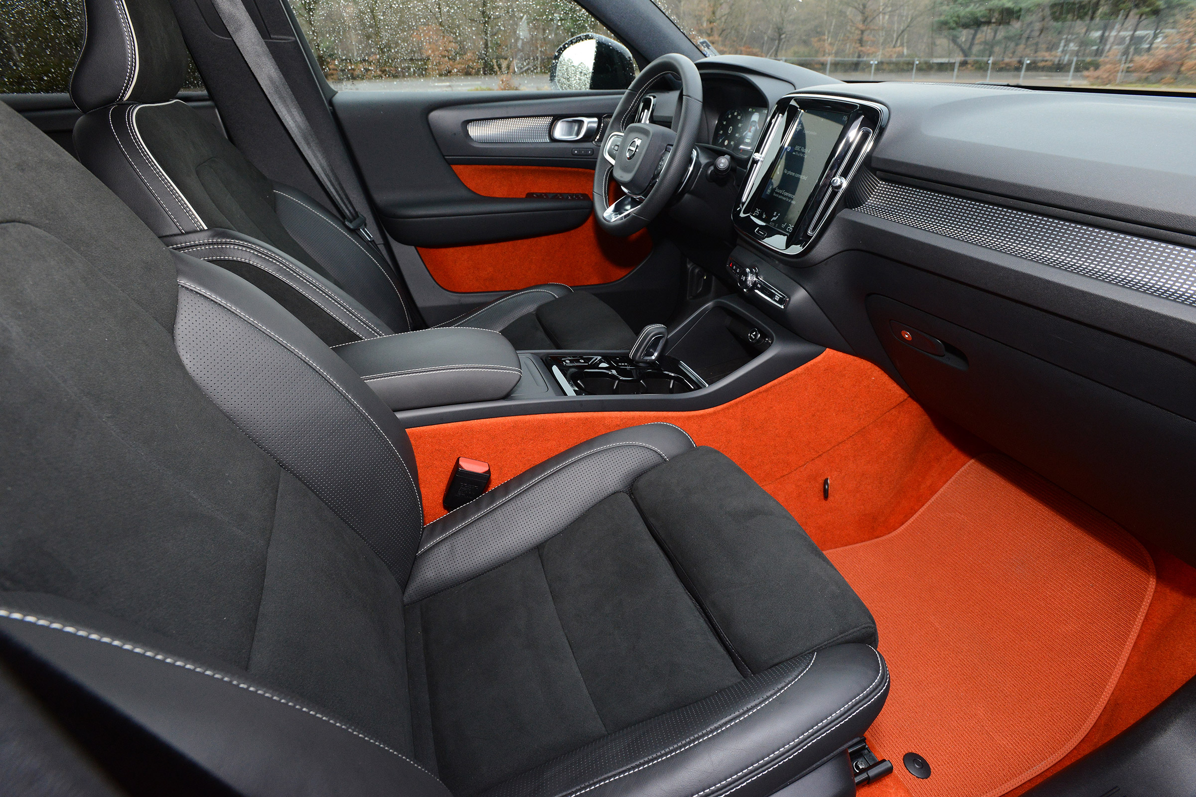 Volvo XC40 - interior