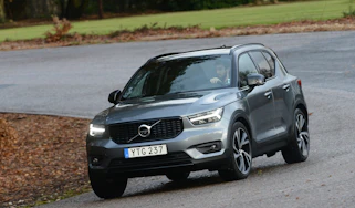 Volvo XC40 - grey cornering