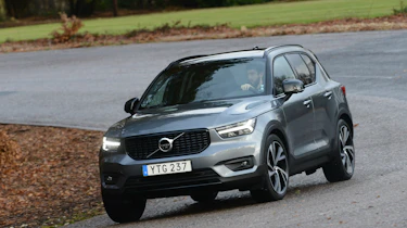 Volvo XC40 - grey cornering