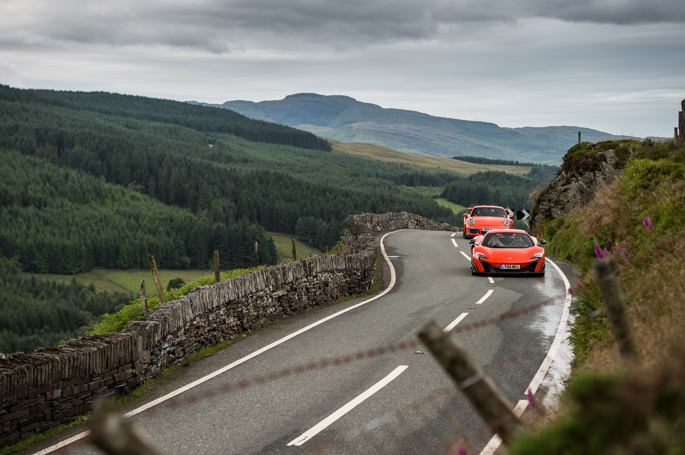 McLaren 675LT v Porsche 911 GT3 RS (991.1)