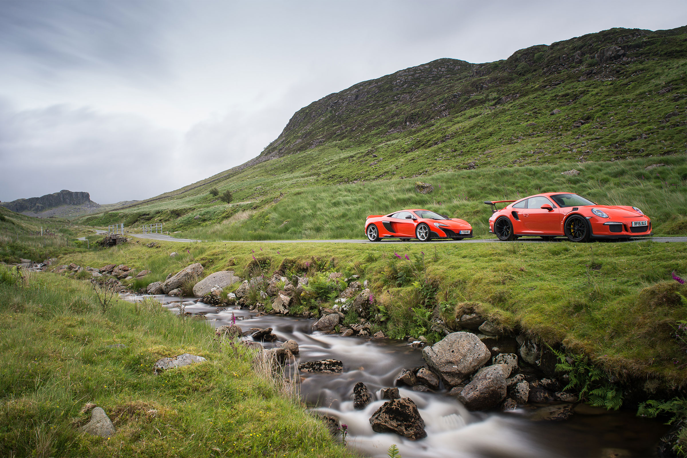 McLaren 675LT v Porsche 911 GT3 RS (991.1)