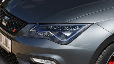 SEAT Leon Cupra ST Carbon Edition - lights