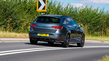 SEAT Leon Cupra ST Carbon Edition - front cornering