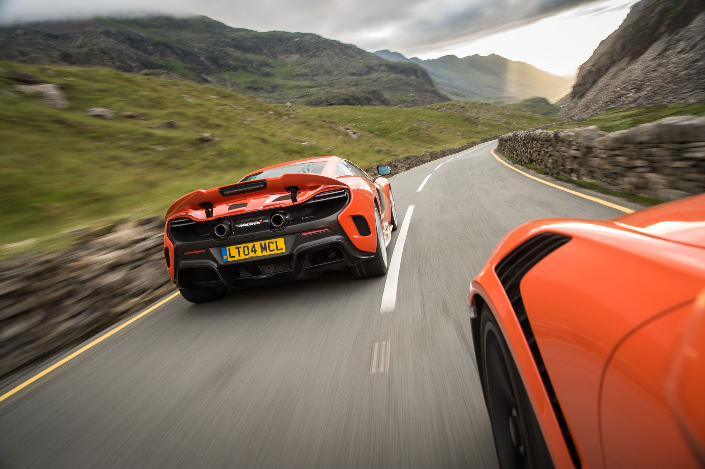 McLaren 675LT v Porsche 911 GT3 RS (991.1)