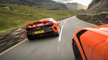McLaren 675LT v Porsche 911 GT3 RS (991.1)