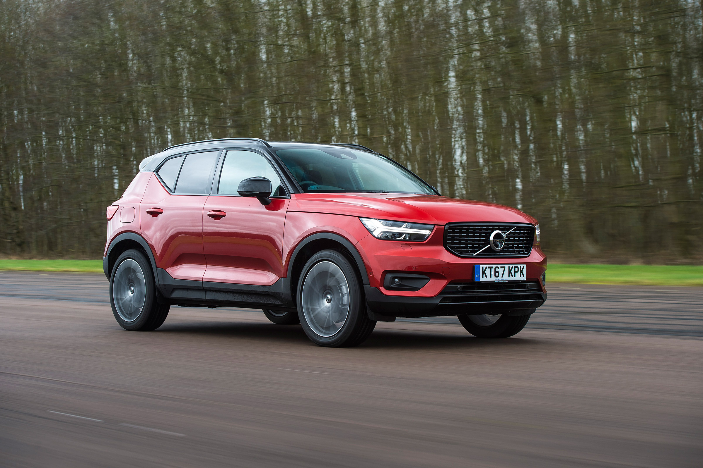 Volvo XC40 - driving