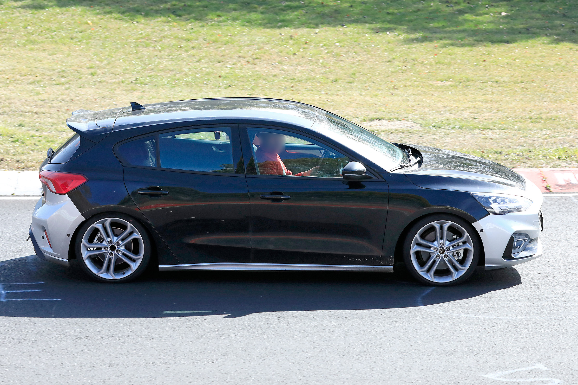 Ford Focus ST spy - side