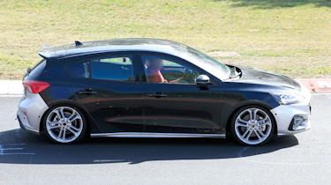 Ford Focus ST spy - side