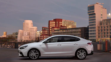 Hyundai i30 Fastback N-Line - profile