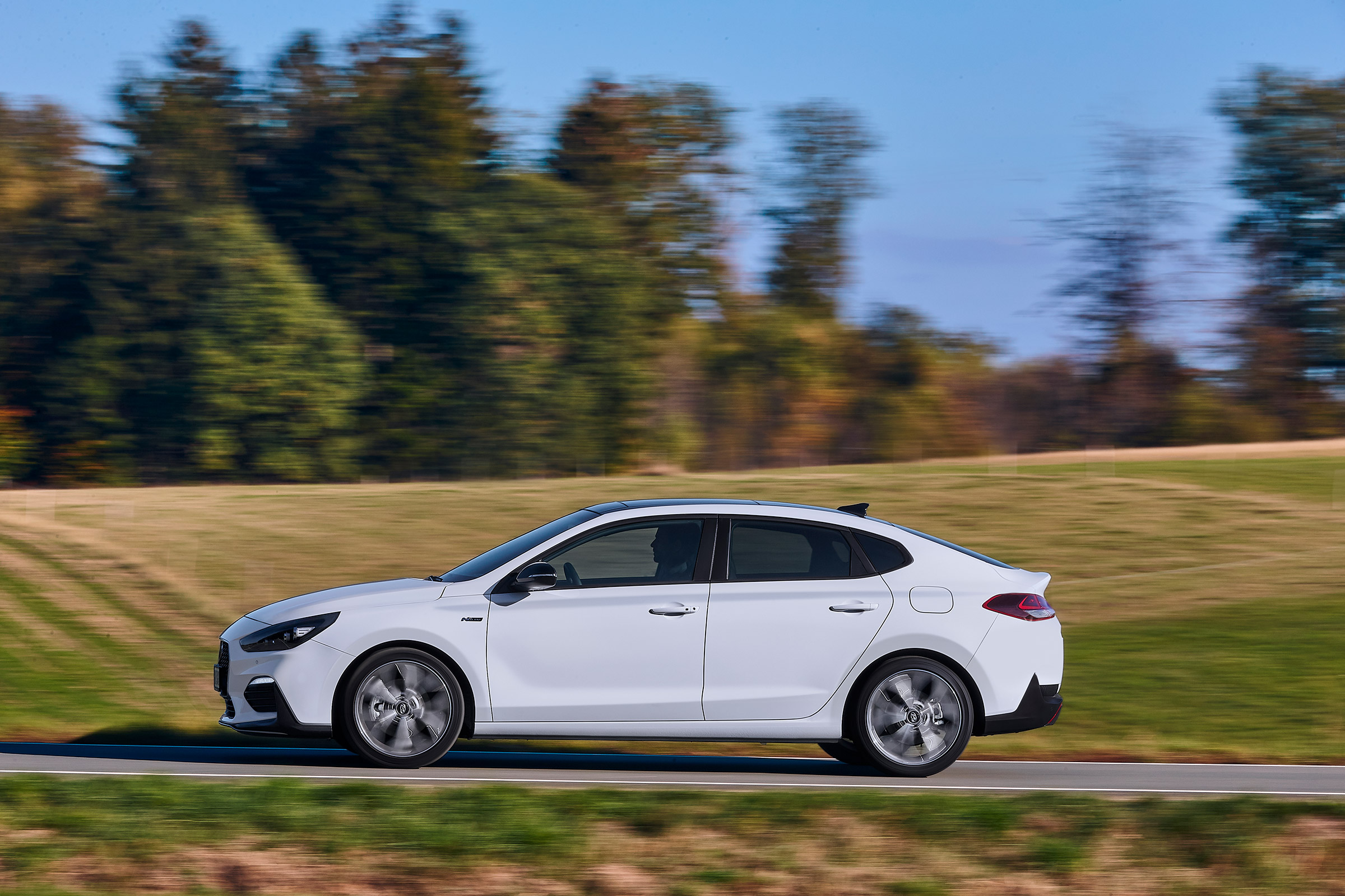 Hyundai i30 Fastback N-Line - side