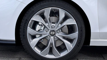 Hyundai i30 Fastback N-Line - wheels