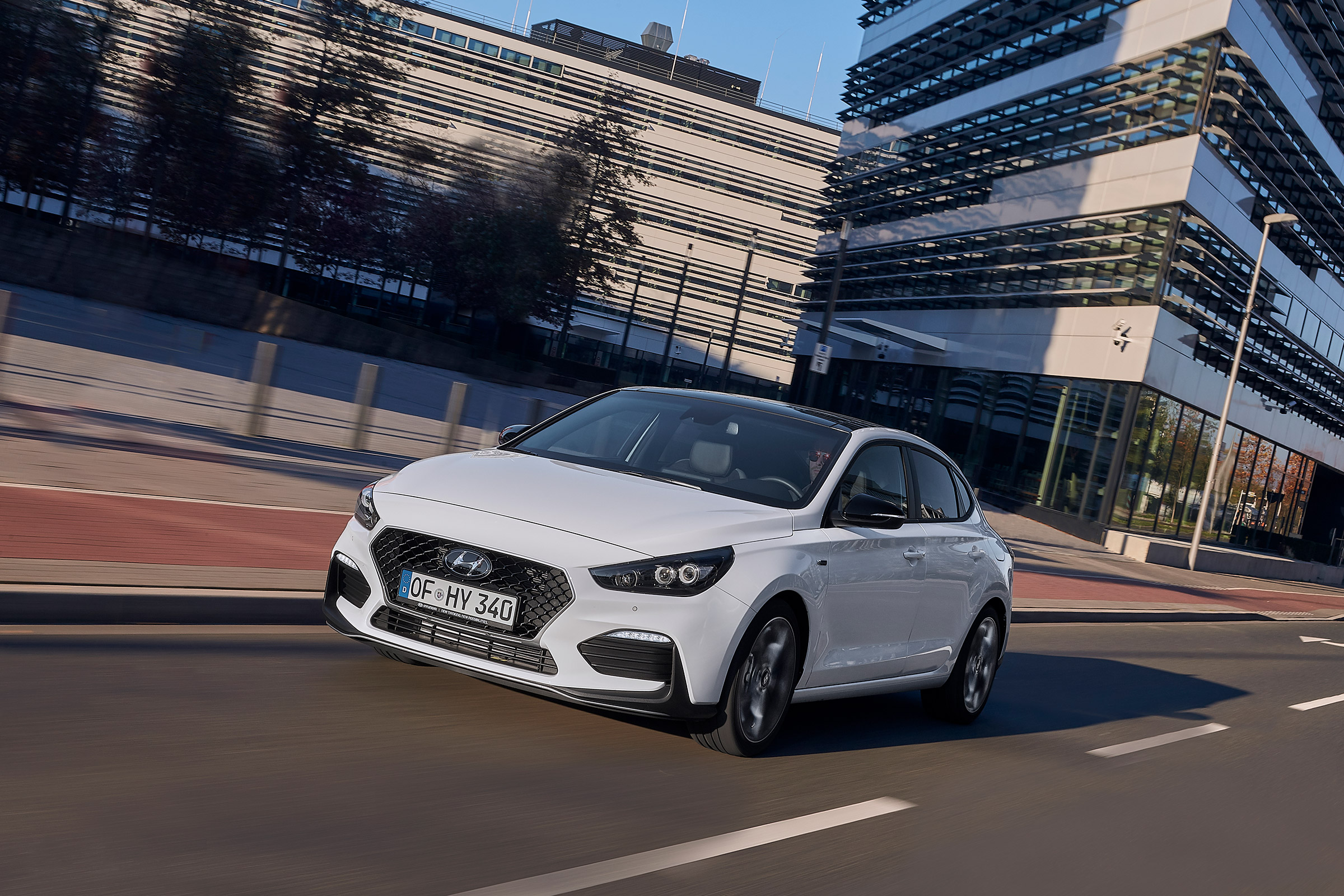 Hyundai i30 Fastback N-Line - front quarter