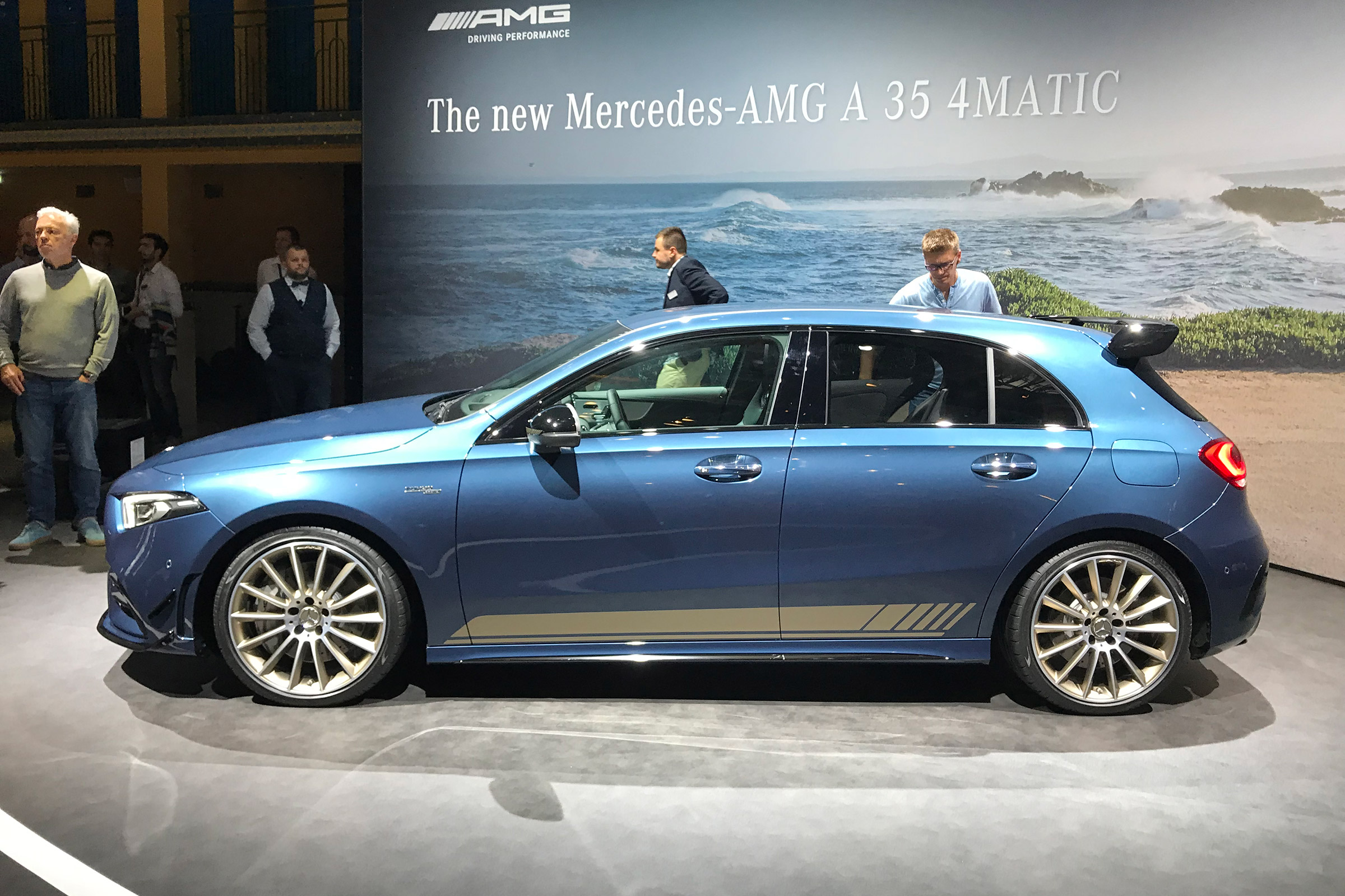 Mercedes-AMG A35 live - side