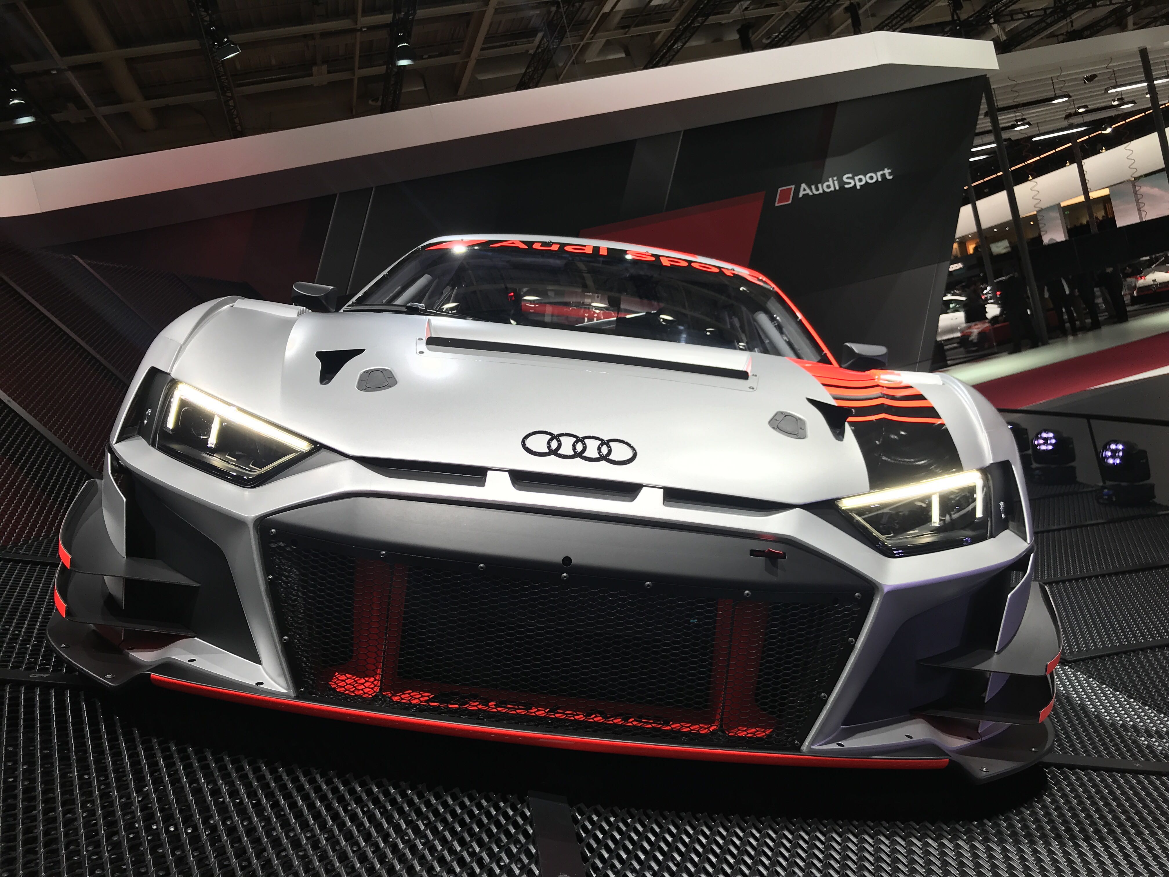 R8 LMS - nose